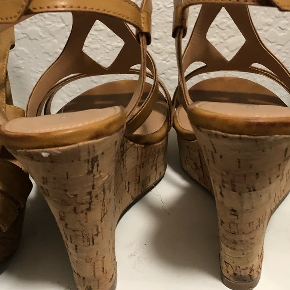 Caramel brown leather wedge sandal - Picture 2 of 3